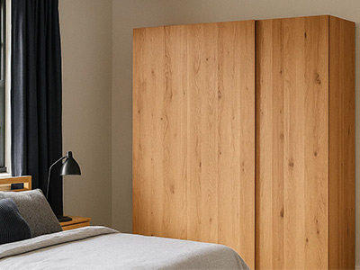 Schlafzimmer Wildeiche Hell mit Bett 