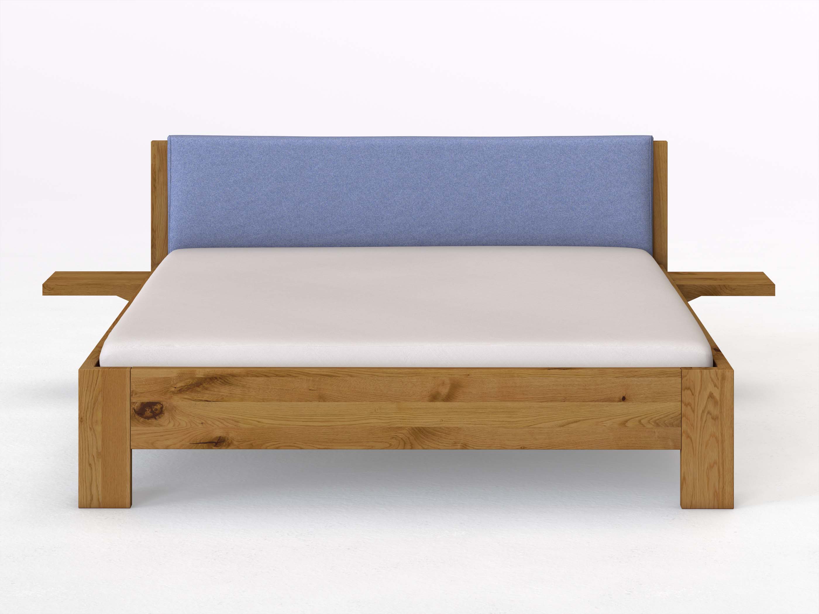 Wildeichenbett „Alois“ in 180 x 200 cm mit 2 Ablagen und Stoffkopfteil - Stoff: Schafschurwolle „Fischgrät“ in der Farbe Kornblume