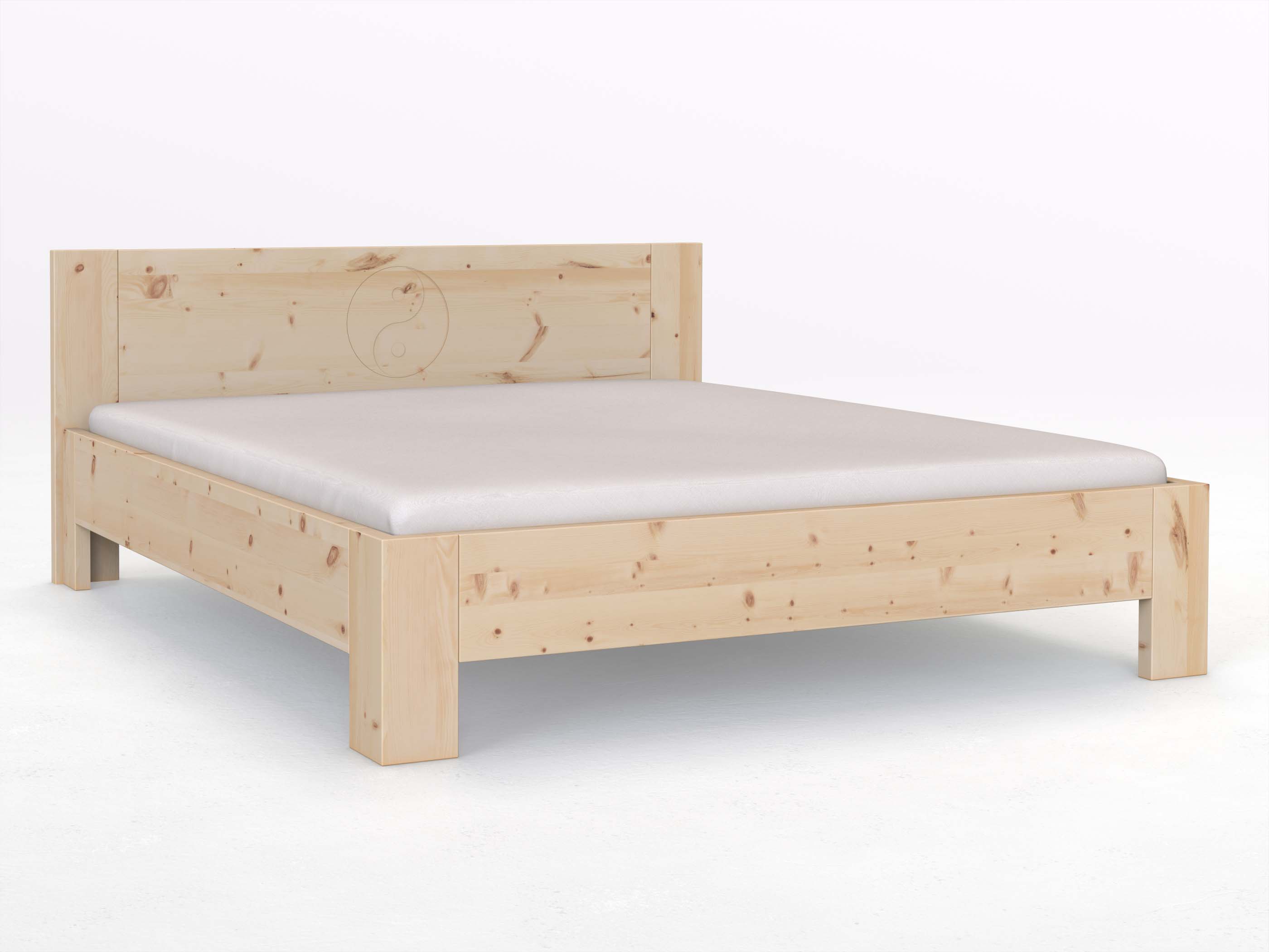Zirbenbett „Alois“ mit der Gravur „Yin Yang“