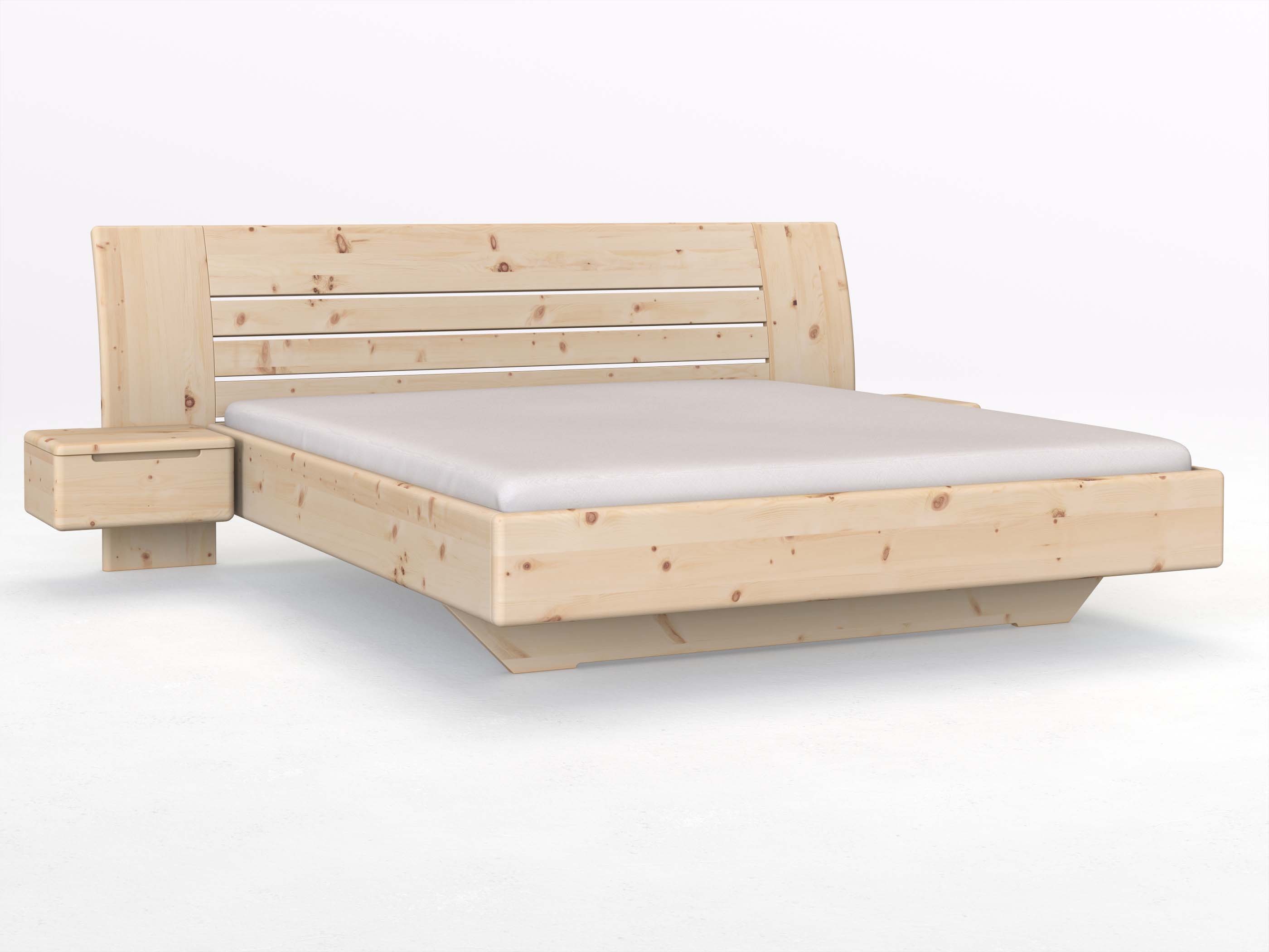 Zirbenbett „Bea“ in 180 x 200 cm mit zwei Nachttischen (50 cm) Griff: Griffleiste B