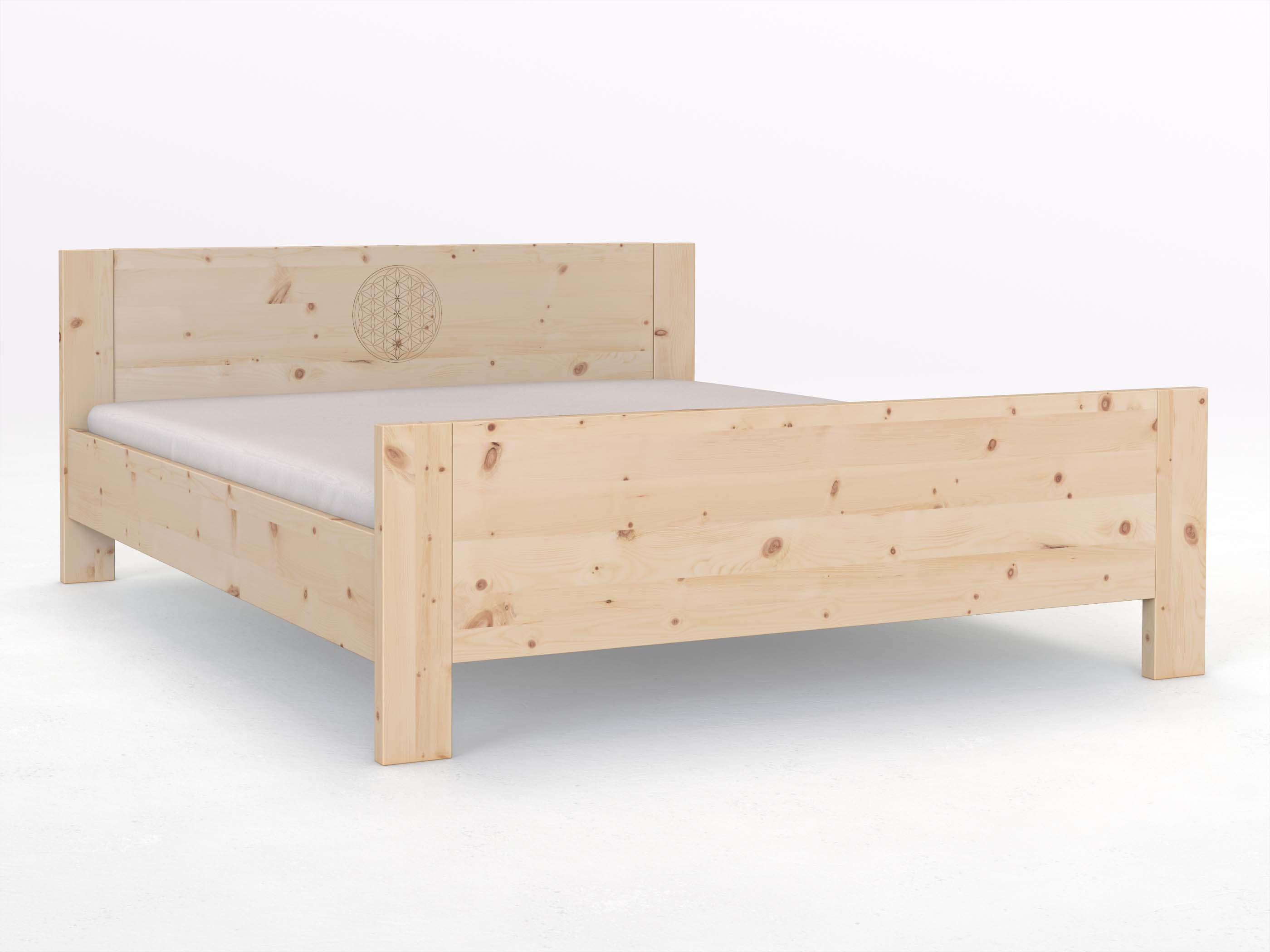 Zirbenbett „Blume des Lebens“ in 180 x 200 cm, mit erhöhtem Fußteil