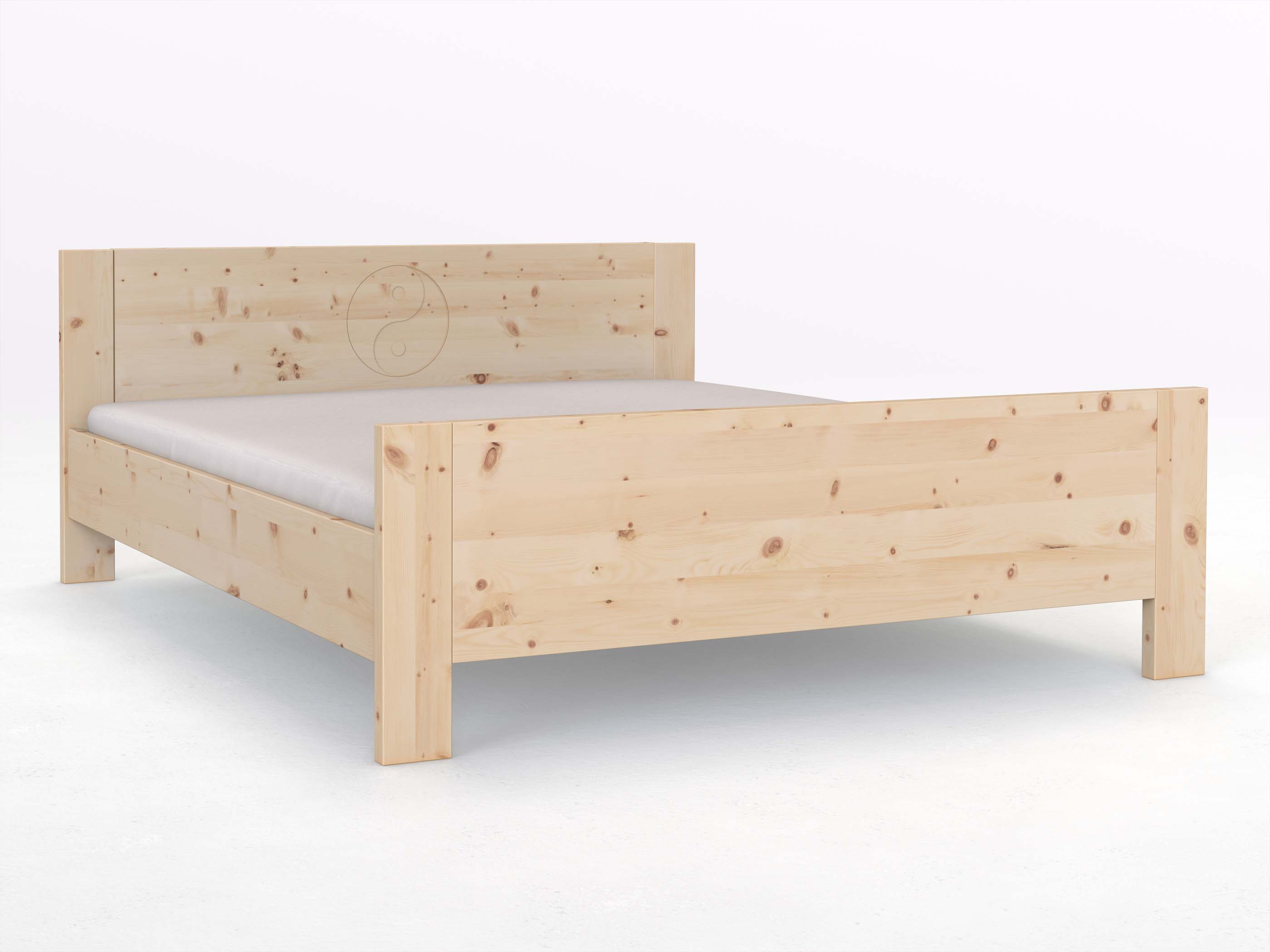 Zirbenbett „Blume des Lebens“ mit der Gravur „Yin Yang“ in 180 x 200 cm, mit erhöhtem Fußteil