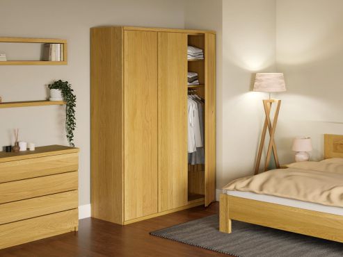 Eichenschrank Hell „Egon“, 3-türig, Höhe 220 cm, Griffausführung „Patrizia“, Inneneinrichtung: A