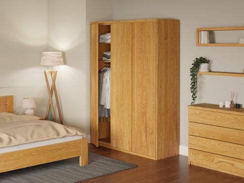 Eichenschrank „Egon“, 3-türig, Höhe 220 cm, Griffausführung „Patrizia“, Inneneinrichtung: A