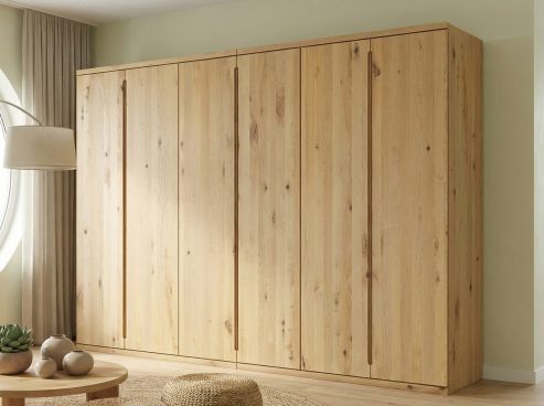 Wildeichenschrank Hell „Valentin“, 6-türig, Höhe 220 cm, Griffausführung „Patrizia“