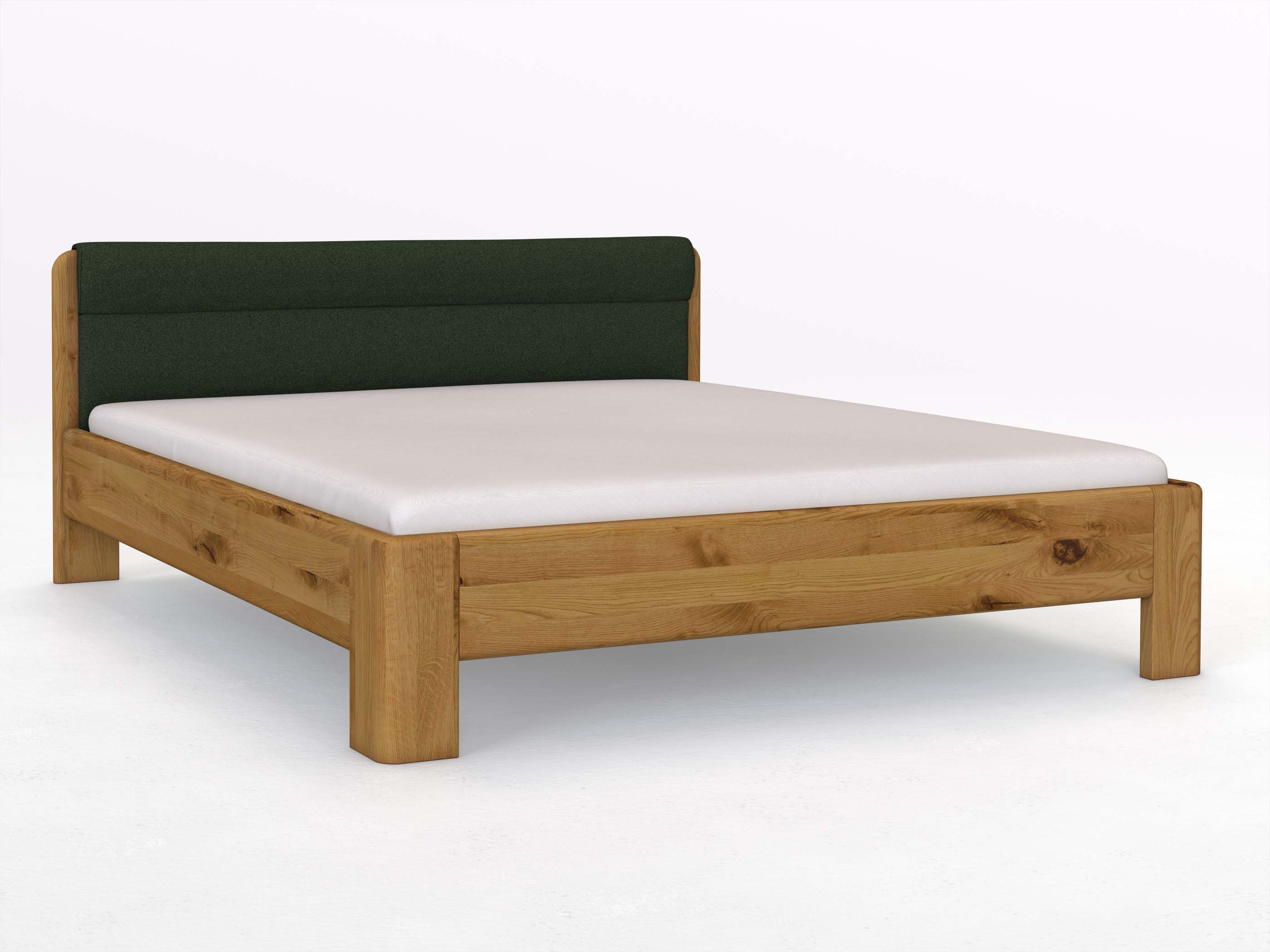 Wildeichenbett „Niklas“ in 180 x 200 cm mit Stoffkopfteil - Stoff: Schafschurwolle „Loden“ in der Farbe Tannenwald