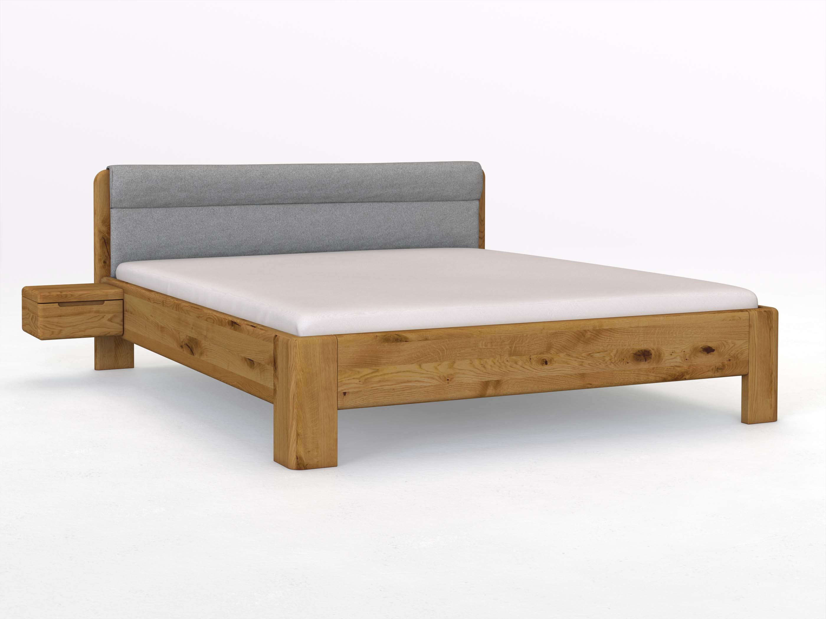 Wildeichenbett „Niklas“ in 180 x 200 cm mit 2 Nachttischen - Griff: Griffleiste B und mit Stoffkopfteil - Stoff: Schafschurwolle „Loden“ in der Farbe Nebelgrau