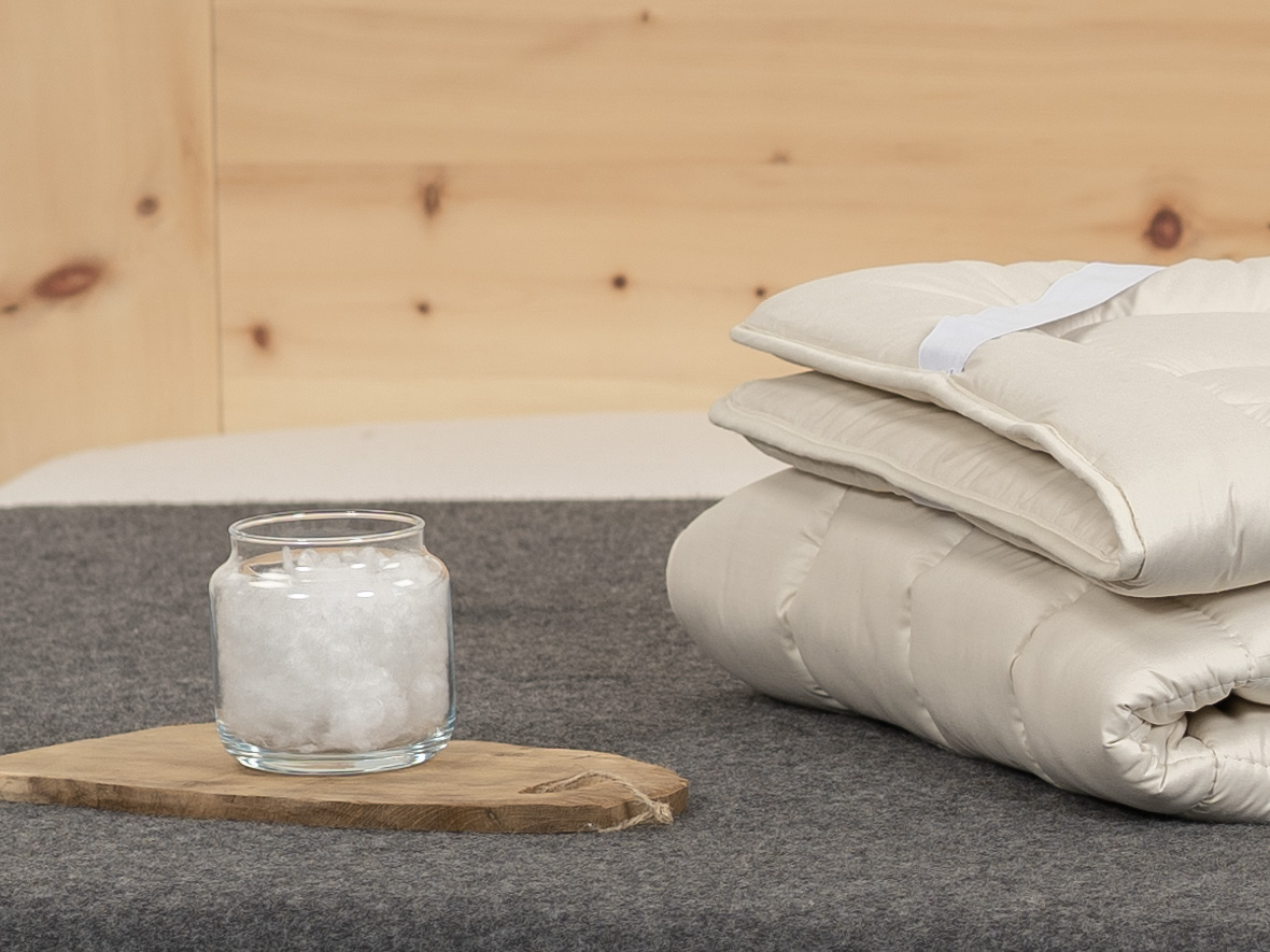 Gefüllt mit Maisfaser und TENCEL™ Faser, bezogen mit Feinbatist.