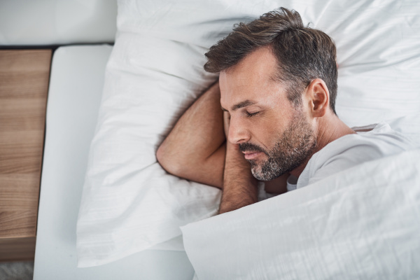 Besser schlafen: Tipps & Hausmittel