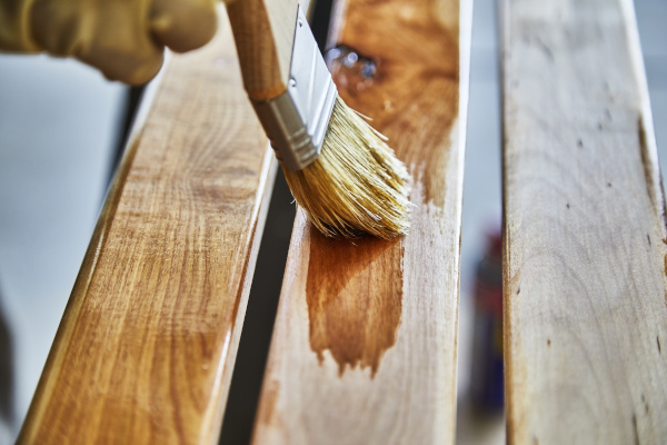 Holz ölen, lackieren und wachsen Anleitung & Tipps LaModula