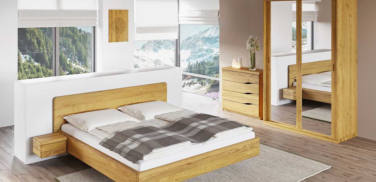 Schlafzimmer mit Massivholzmöbel