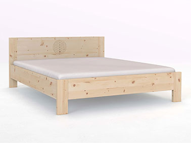 Zirbenbett "Bianca" mit Gravur "Blume des Lebens"