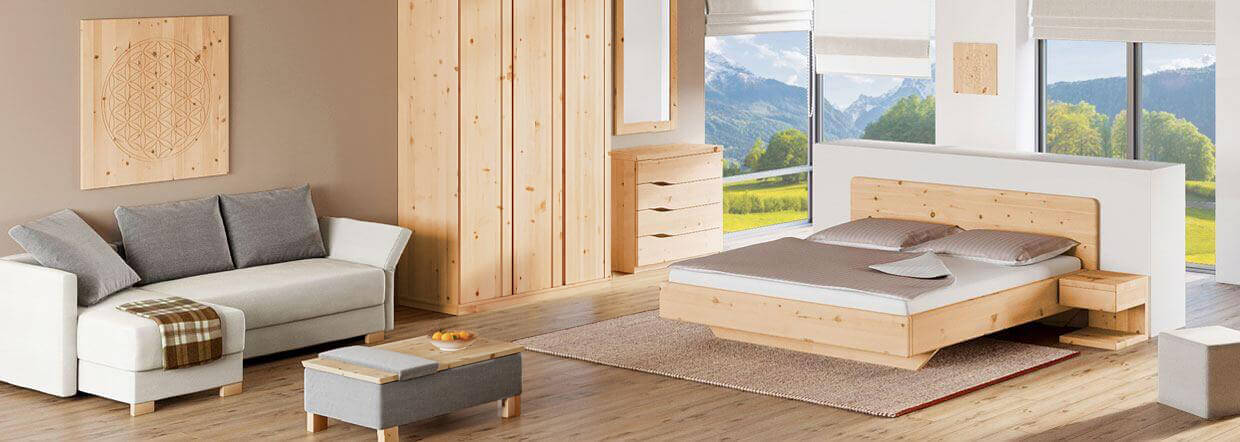 Zirbenbett, Schlaffzimmer mit Massivholzmöbel