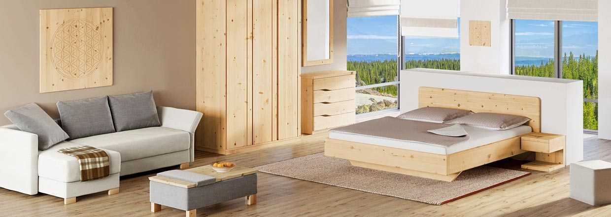 Zirbenbett, Schlafzimmer mit Massivholzmöbel und Latexmatratze